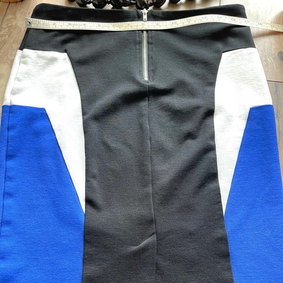 Pencil Skirt, Bold Shape Enhancing Color Blocking - Picture 7 of 9